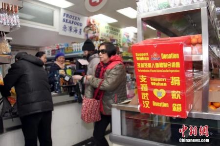 　　资料图：加拿大多伦多唐人街一间华人超市。(中新社记者 余瑞冬/摄)
